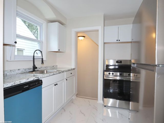18954 Kingsville Street, Harper Woods, MI 48225