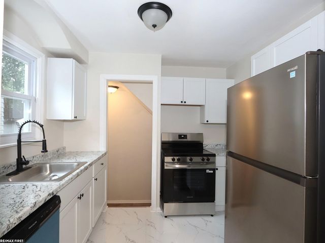 18954 Kingsville Street, Harper Woods, MI 48225