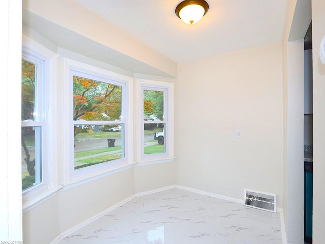 18954 Kingsville Street, Harper Woods, MI 48225