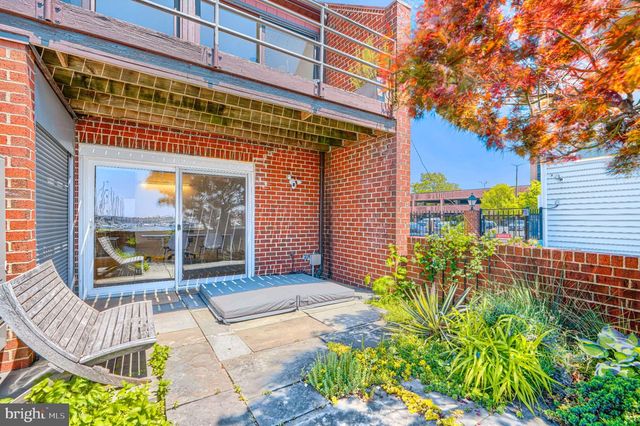 2439 BOSTON ST, Baltimore, MD 21224