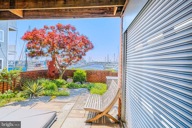 2439 BOSTON ST, Baltimore, MD 21224