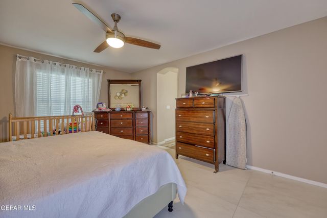 397 Fray Olguin Court, Socorro, TX 79927