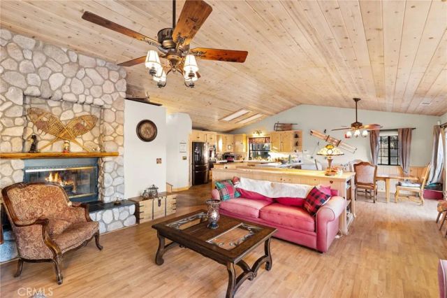 2011 Nob Hill, Running Springs, CA 92382