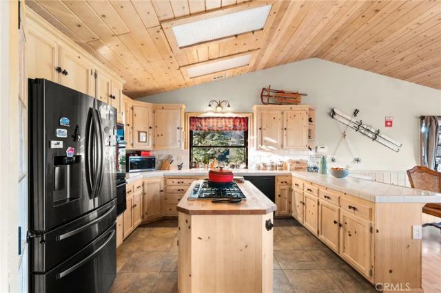 2011 Nob Hill, Running Springs, CA 92382