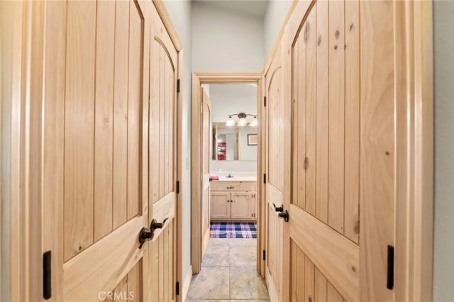 2011 Nob Hill, Running Springs, CA 92382