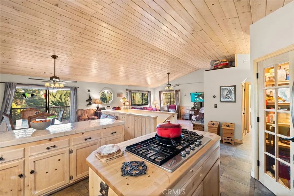 2011 Nob Hill, Running Springs, CA 92382