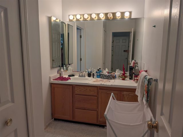 619 Hill Crest Court, Milford, MI 48381