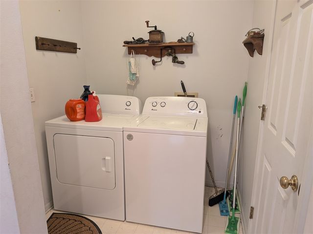 619 Hill Crest Court, Milford, MI 48381