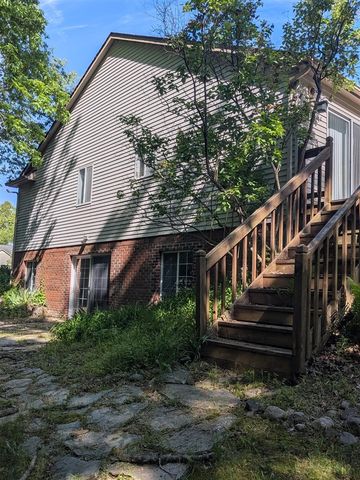 619 Hill Crest Court, Milford, MI 48381