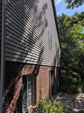 619 Hill Crest Court, Milford, MI 48381