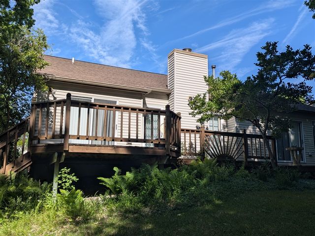 619 Hill Crest Court, Milford, MI 48381