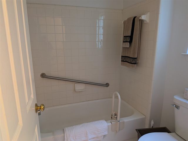 619 Hill Crest Court, Milford, MI 48381