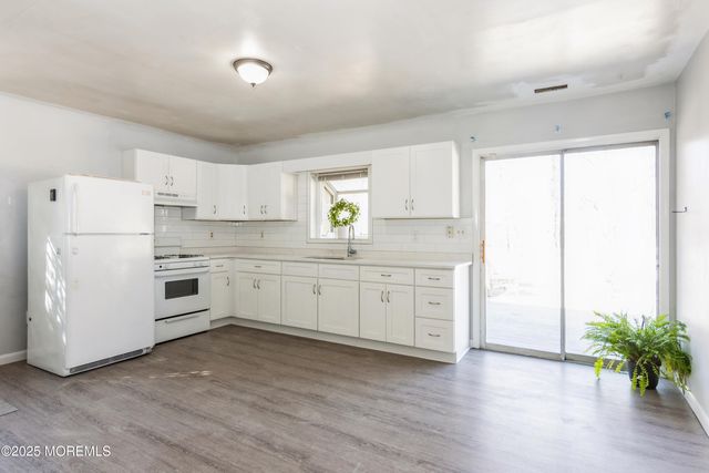 58 Dodd Street, Laurence Harbor, NJ 08879