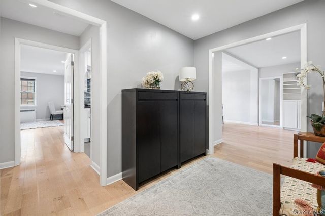 7 Chateaux Circle 7F, Scarsdale, NY 10583