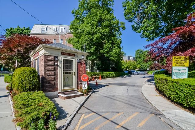 7 Chateaux Circle 7F, Scarsdale, NY 10583
