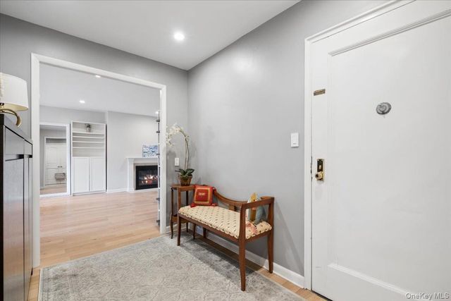 7 Chateaux Circle 7F, Scarsdale, NY 10583