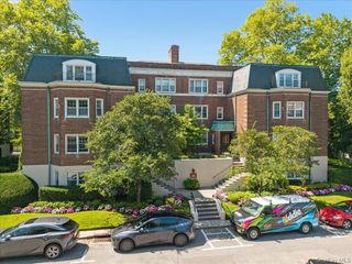 7 Chateaux Circle 7F, Scarsdale, NY 10583