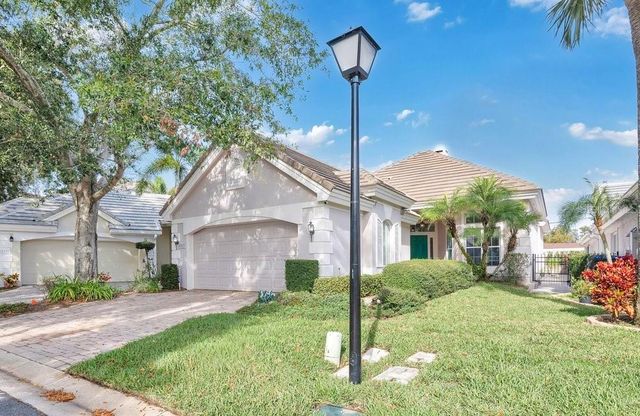 8325 FOXWORTH CIRCLE 22, Orlando, FL 32819