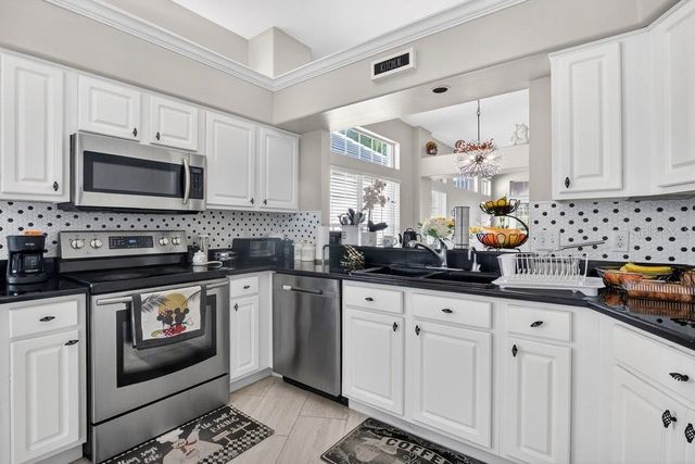 8325 FOXWORTH CIRCLE 22, Orlando, FL 32819