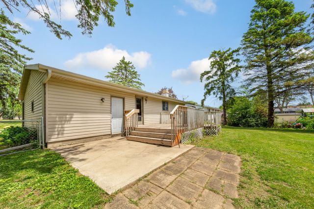 1323 Greenwood Place, Faribault, MN 55021