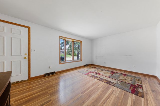 1323 Greenwood Place, Faribault, MN 55021