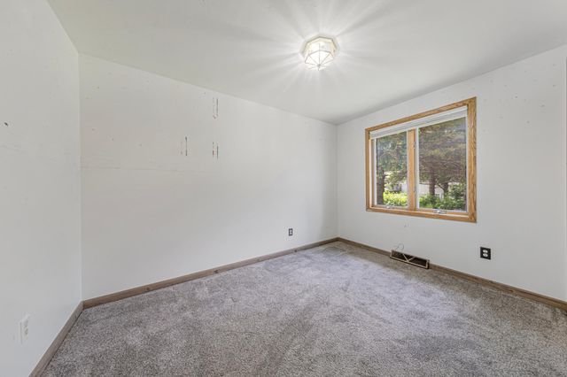 1323 Greenwood Place, Faribault, MN 55021