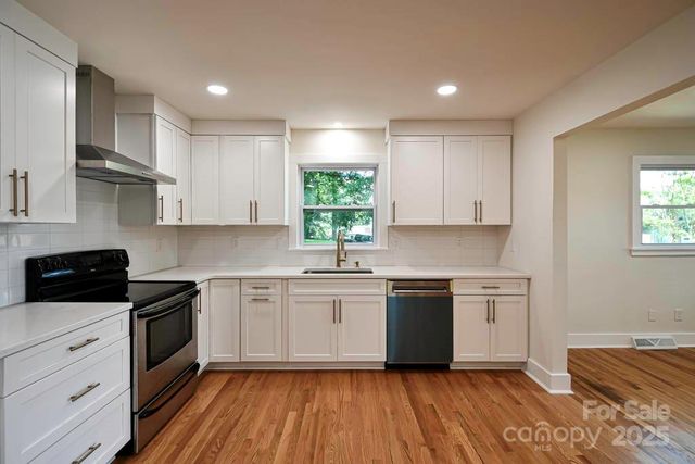 1513 Greenview Place, Charlotte, NC 28208