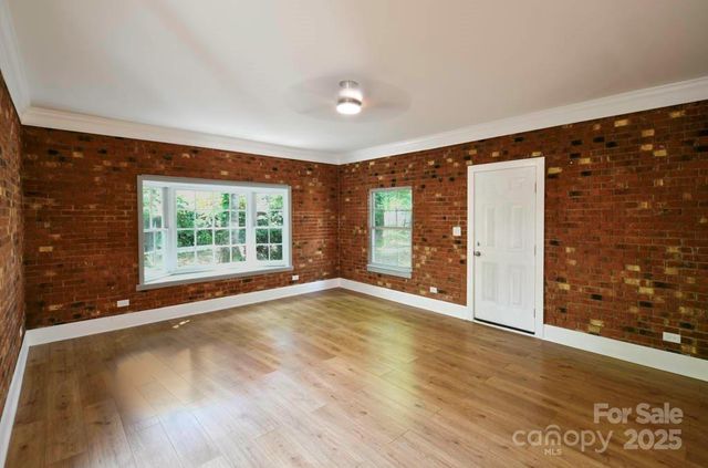 1513 Greenview Place, Charlotte, NC 28208