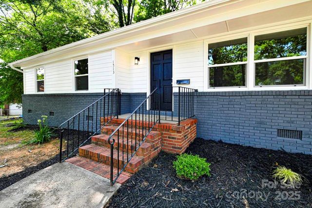 1513 Greenview Place, Charlotte, NC 28208