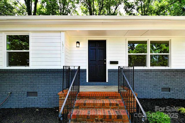 1513 Greenview Place, Charlotte, NC 28208