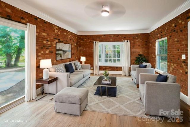 1513 Greenview Place, Charlotte, NC 28208