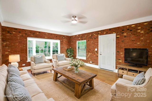 1513 Greenview Place, Charlotte, NC 28208