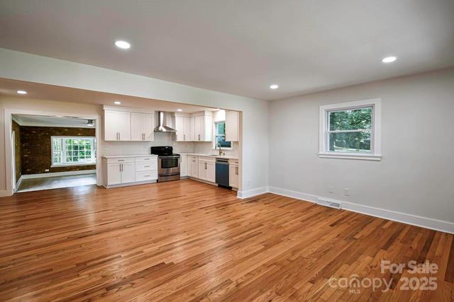 1513 Greenview Place, Charlotte, NC 28208