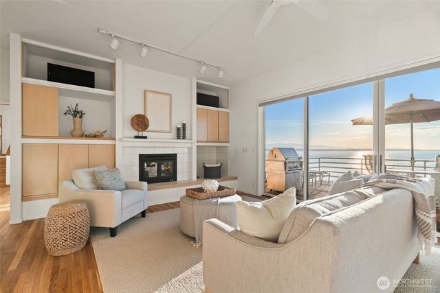 9233 Olympic View Drive, Edmonds, WA 98020