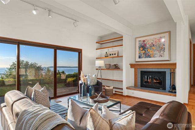 9233 Olympic View Drive, Edmonds, WA 98020