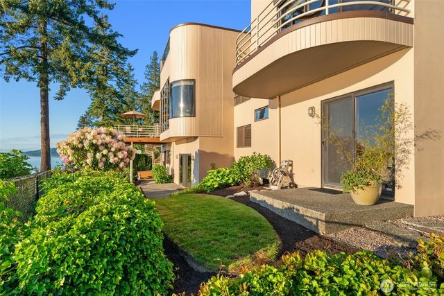 9233 Olympic View Drive, Edmonds, WA 98020