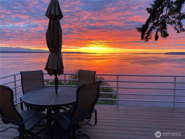 9233 Olympic View Drive, Edmonds, WA 98020