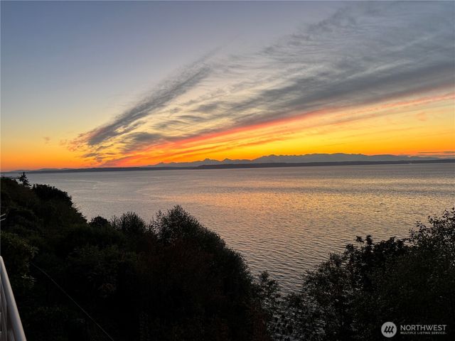 9233 Olympic View Drive, Edmonds, WA 98020