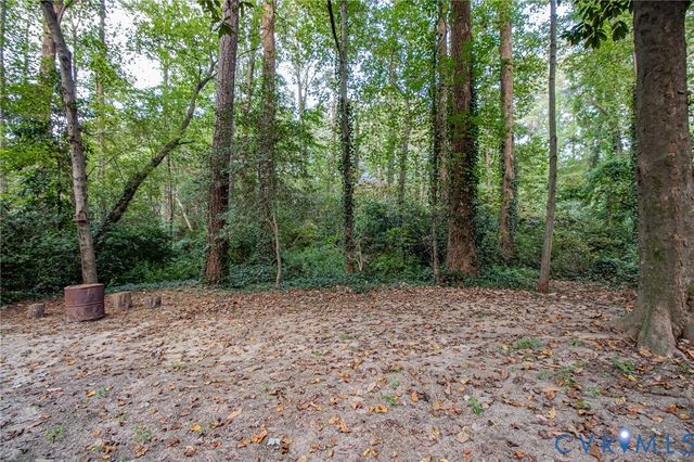 11433 Chester Rd, Chester, VA 23831