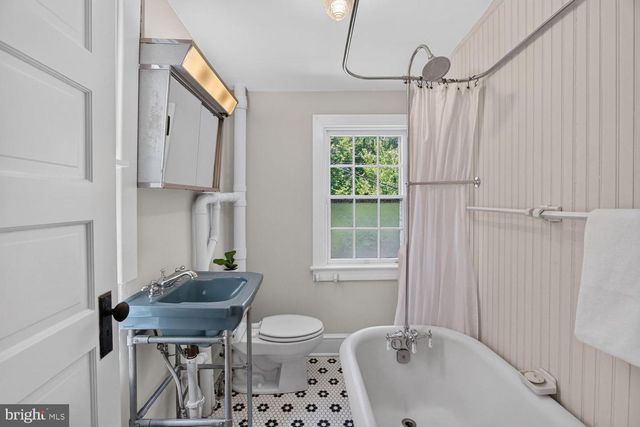 4430 GRANT RD NW, Washington, DC 20016