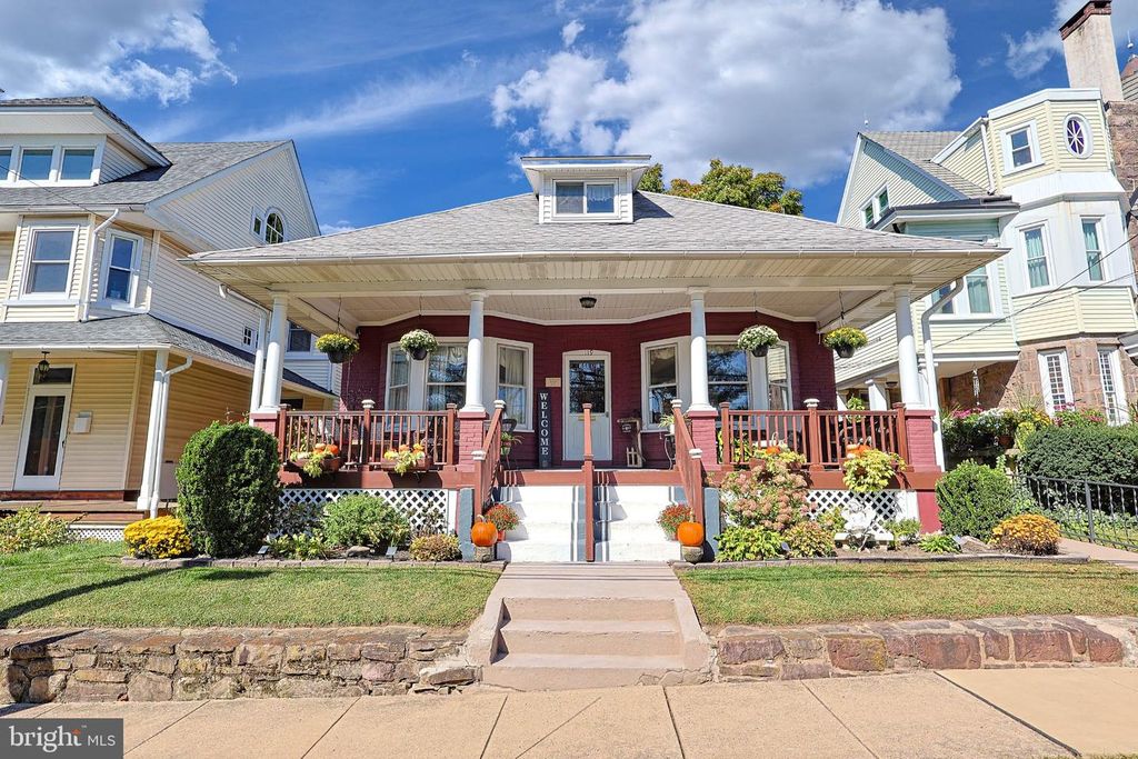 119 W ASHLAND ST W, DOYLESTOWN, PA 18901 — exterior