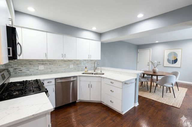 147 White Branch Court N, Schaumburg, IL 60194