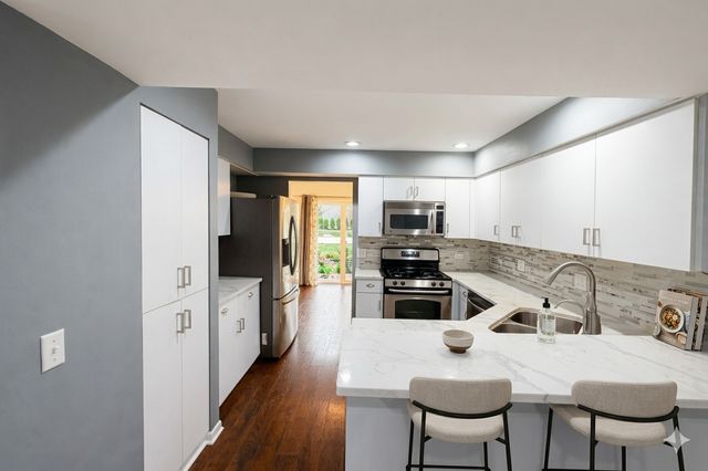 147 White Branch Court N, Schaumburg, IL 60194