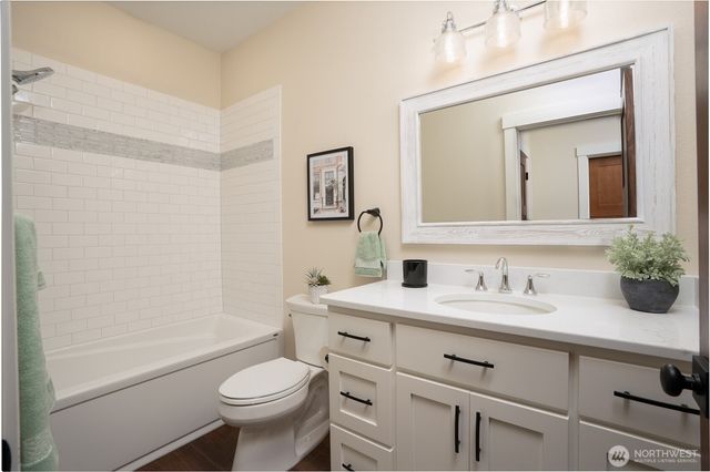 21 E Eastwood Lane, Union, WA 98592