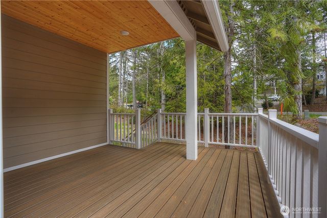 21 E Eastwood Lane, Union, WA 98592