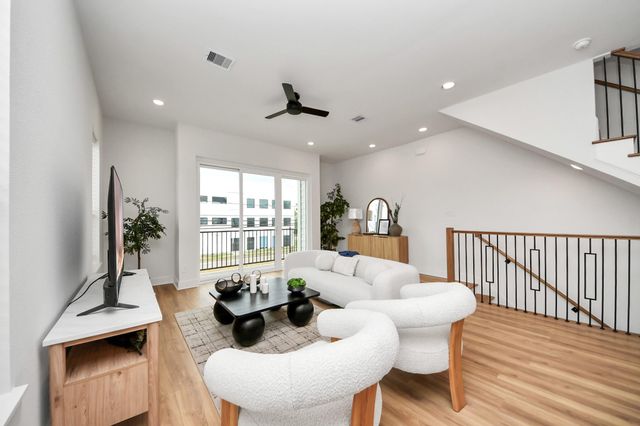 2426 Ella Boulevard, Houston, TX 77008