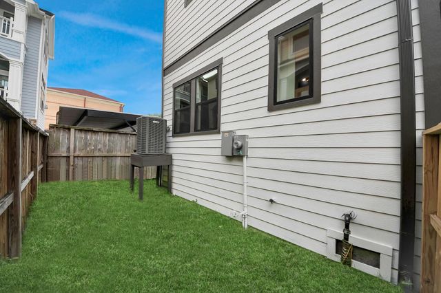 2426 Ella Boulevard, Houston, TX 77008