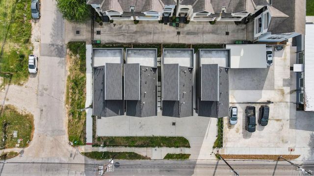 2426 Ella Boulevard, Houston, TX 77008