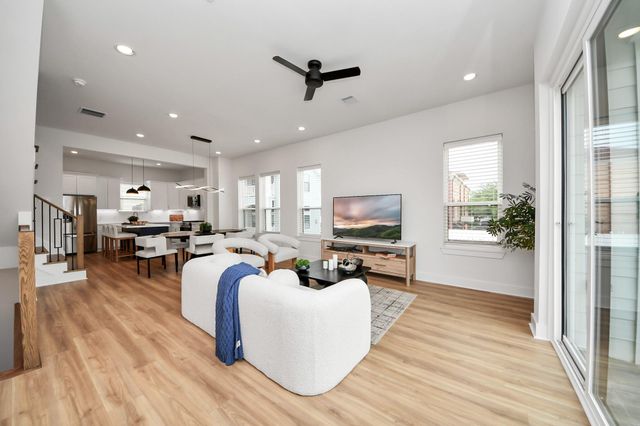 2426 Ella Boulevard, Houston, TX 77008