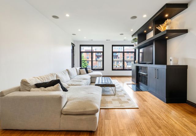 560 W Fulton Street 403, Chicago, IL 60661